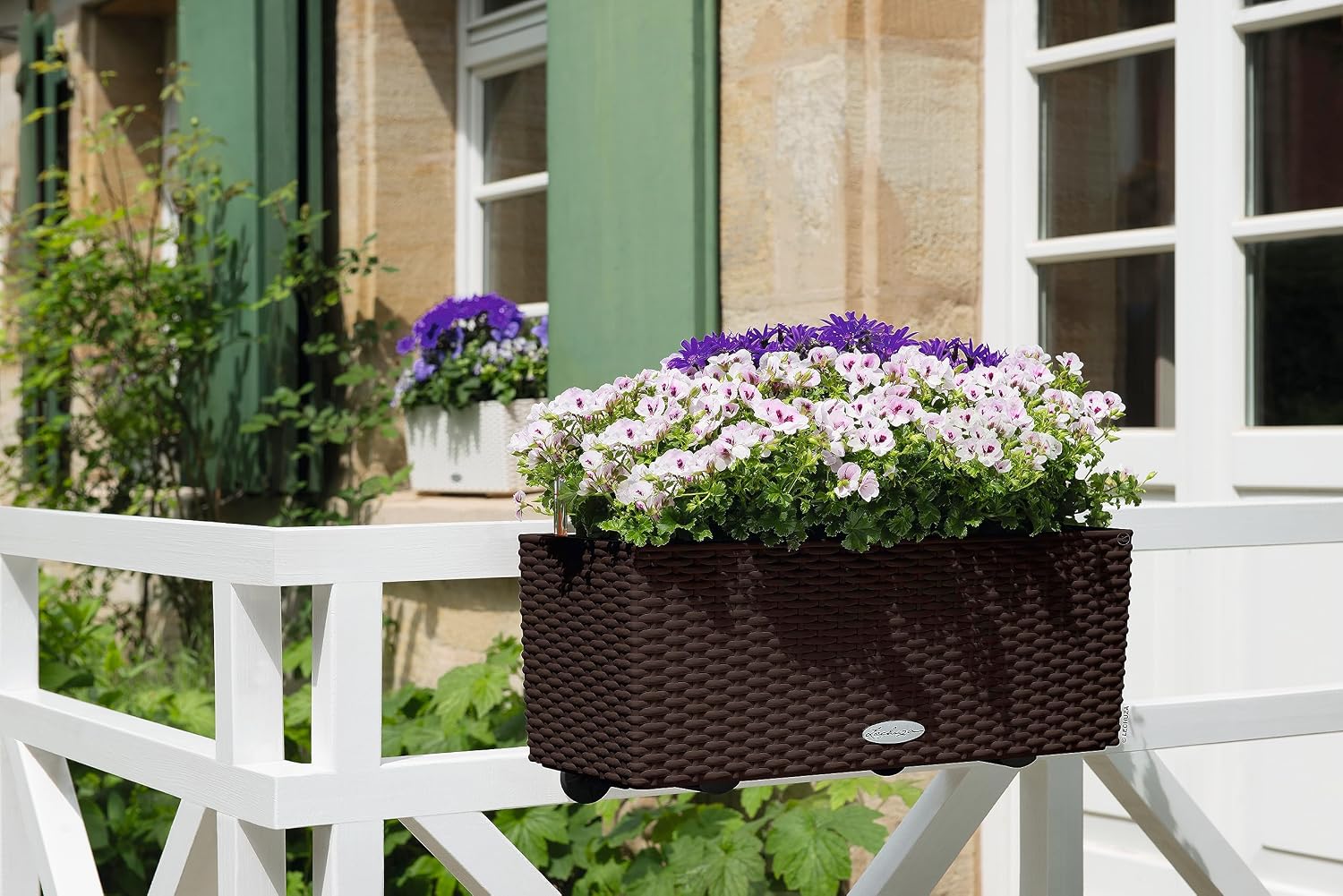 BALCONERA コテージ 50 モカ、自動給水機能付き窓 - Self Watering Planter のレビューと価格